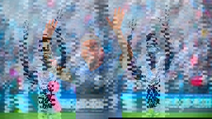 لیونل مسی آماده به پاریس رسیده است