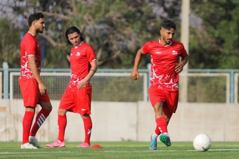 اکبر ایمانی از تراکتور جدا نمی‌شود