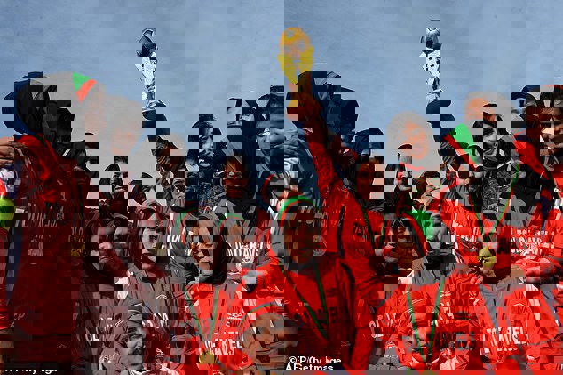 1635763