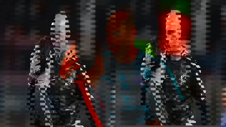 1635766