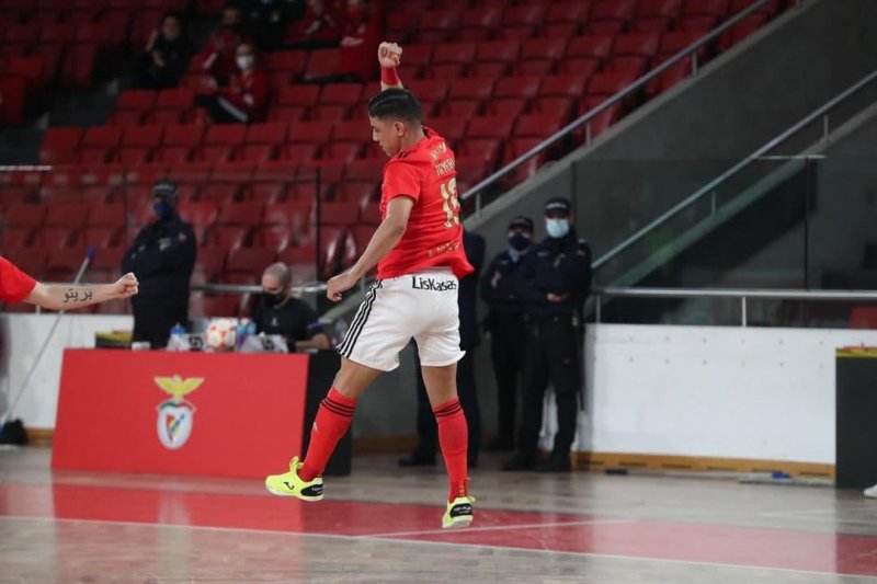 تمدید قرارداد ستاره فوتسال ایران با بنفیکا