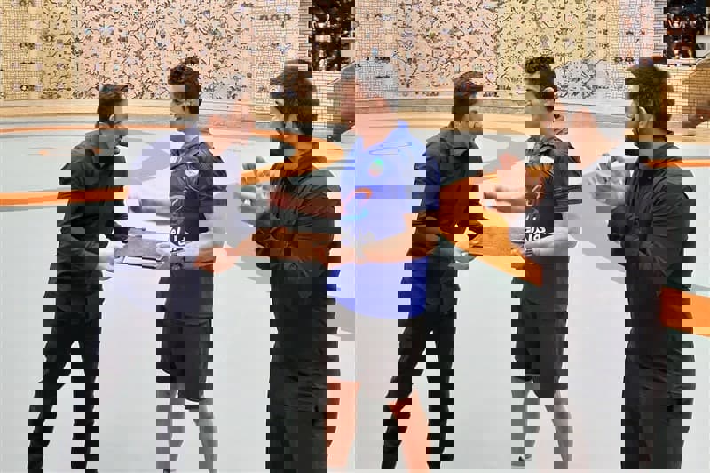 1635927