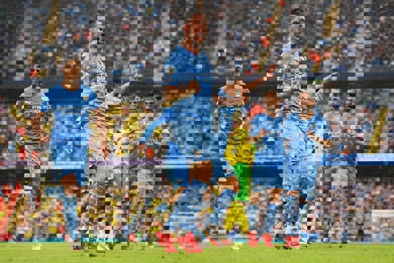 1635999