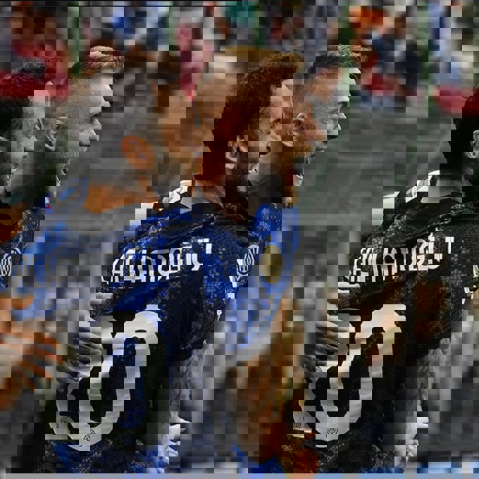 1636052