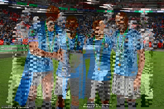 قدردانی سیتی؛ مجسمه کمپانی، سیلوا و آگوئرو در اتحاد