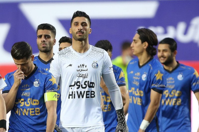 زنده با نقل و انتقالات پر خبر باشگاه استقلال