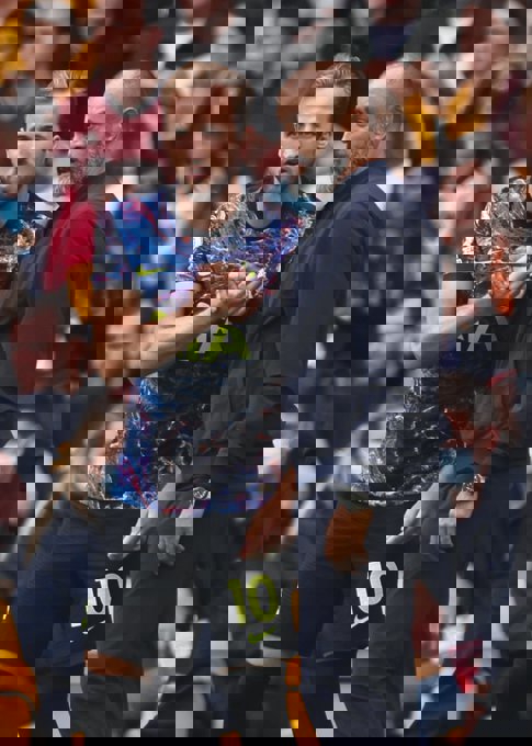 1636319