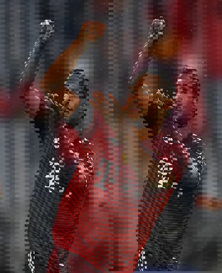 1636383
