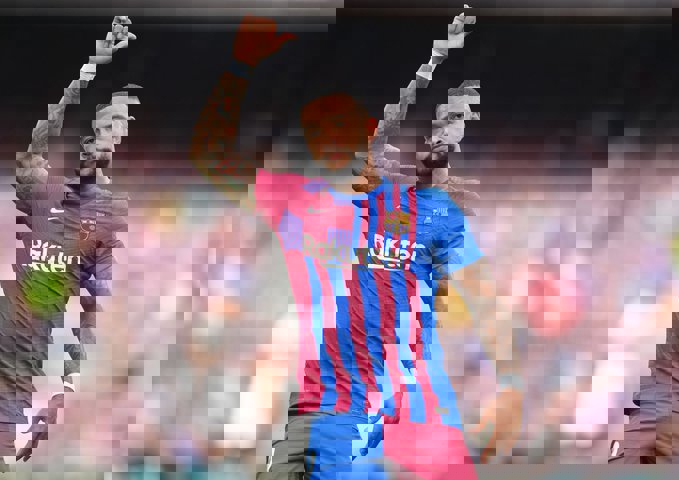 دیپای جای لیونل مسی را در بارسلونا گرفت