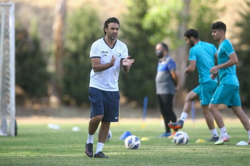 استقلال هم چنان با آرایش 3 دفاعه