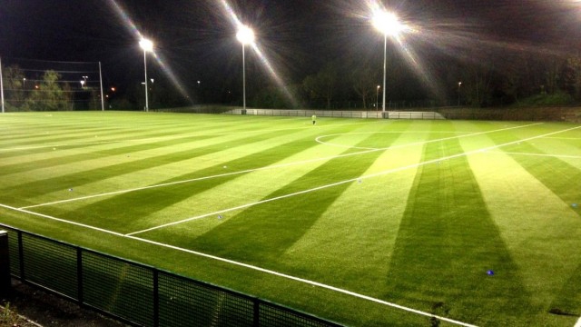 بازی در چمن مصنوعی ممنوع نیست