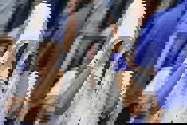 1643440