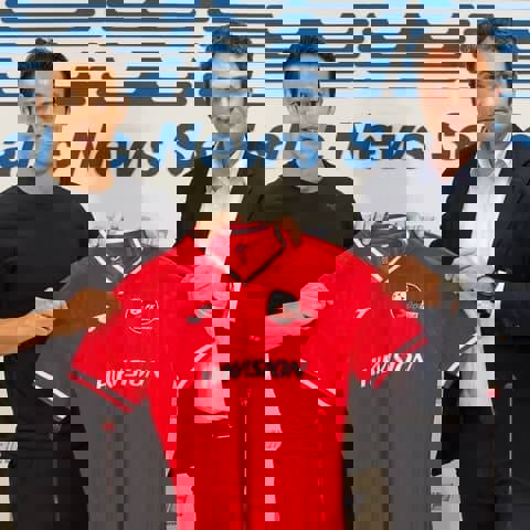 1643889