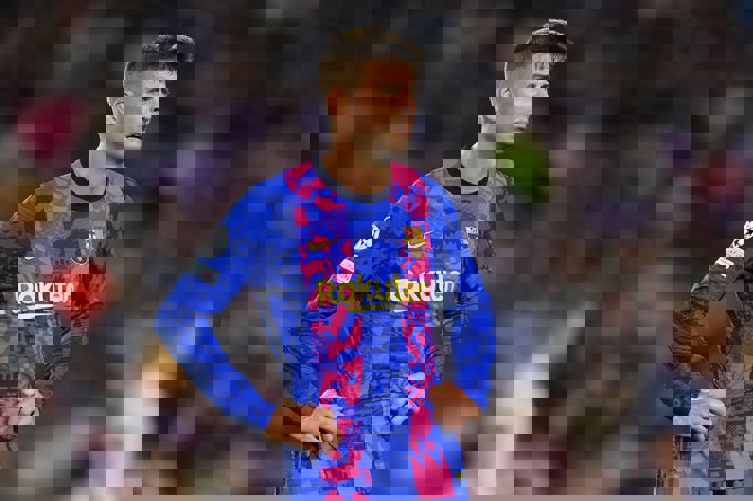 به پاک کردن توییتهایت ادامه بده پست فطرت!