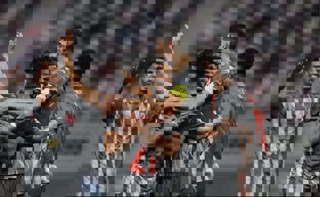 1644698