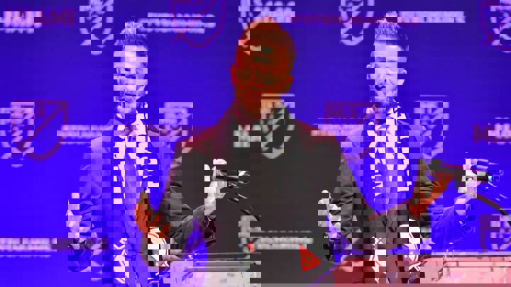 1644832
