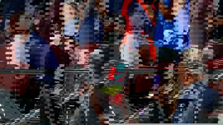 1645471