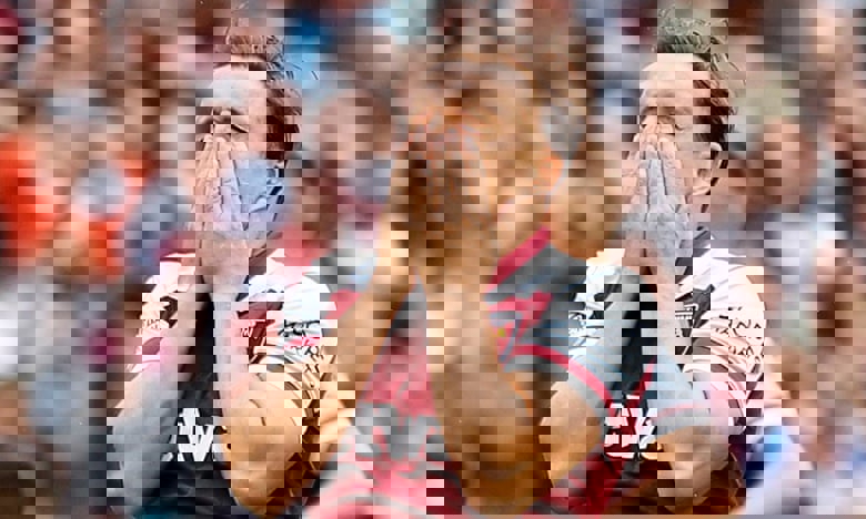 1645589