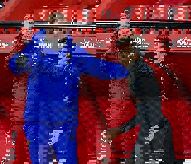 1645612
