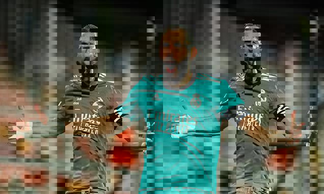 1645738