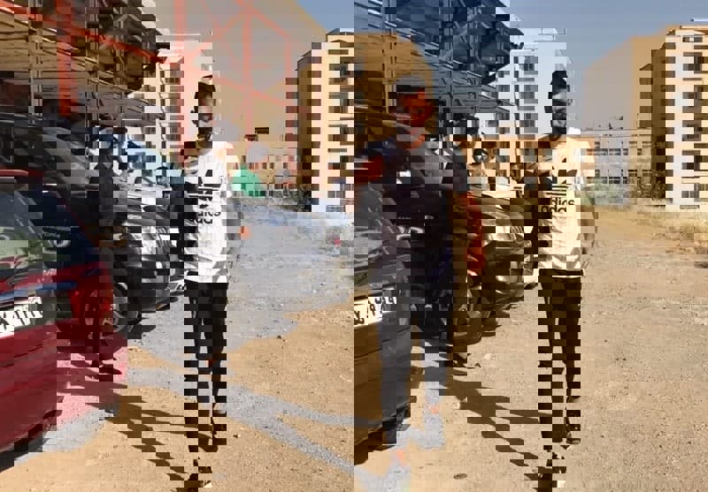 1645843