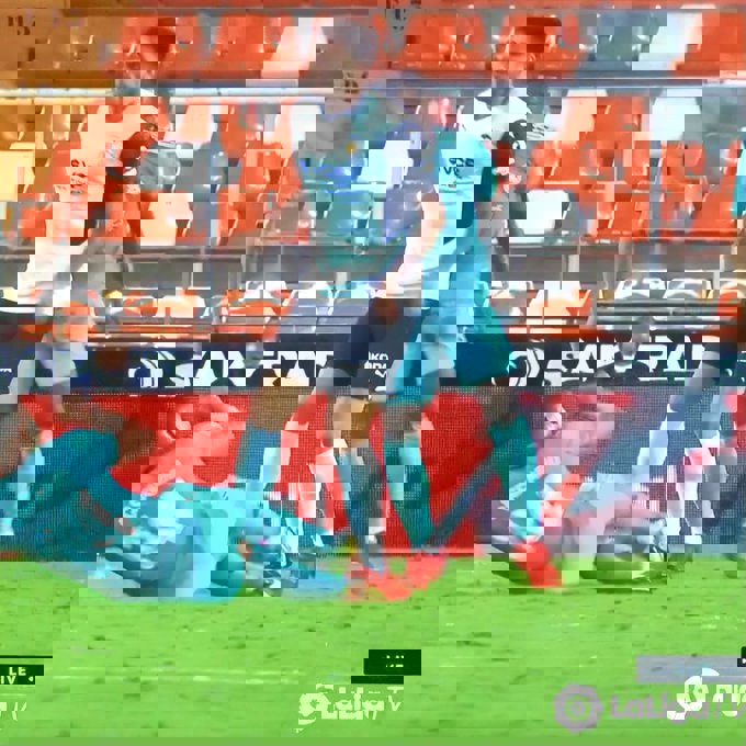 1645887
