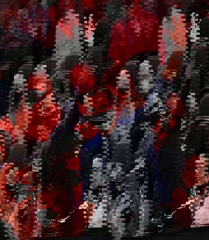 1647345