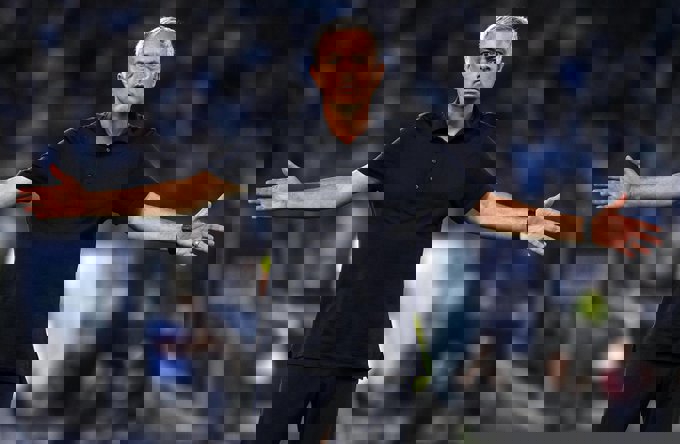 1647975