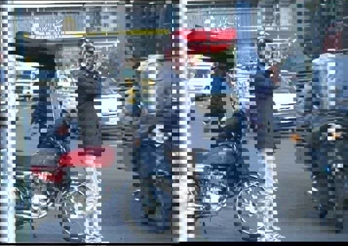 ستاره سابق پرسپولیس چادرنشین شد(عکس)