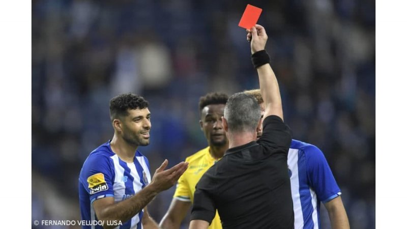 دو تکل و کارت قرمز جنجالی طارمی (عکس)