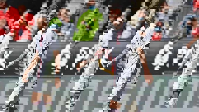 1650377