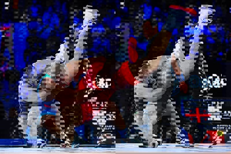1650701
