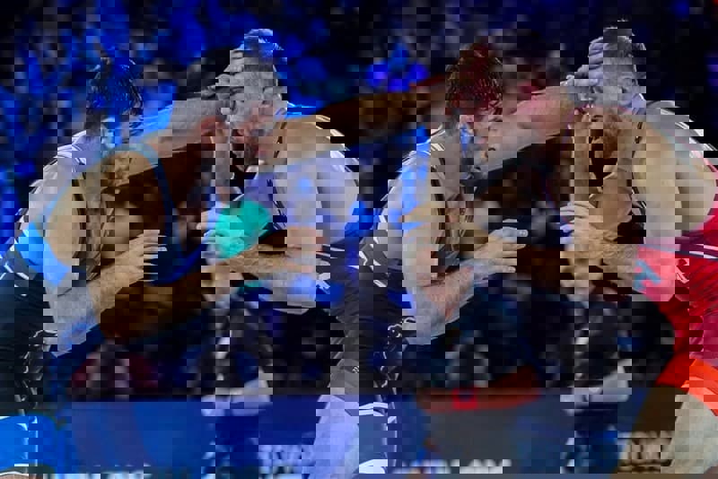 1650704