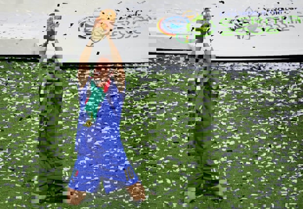 1652405