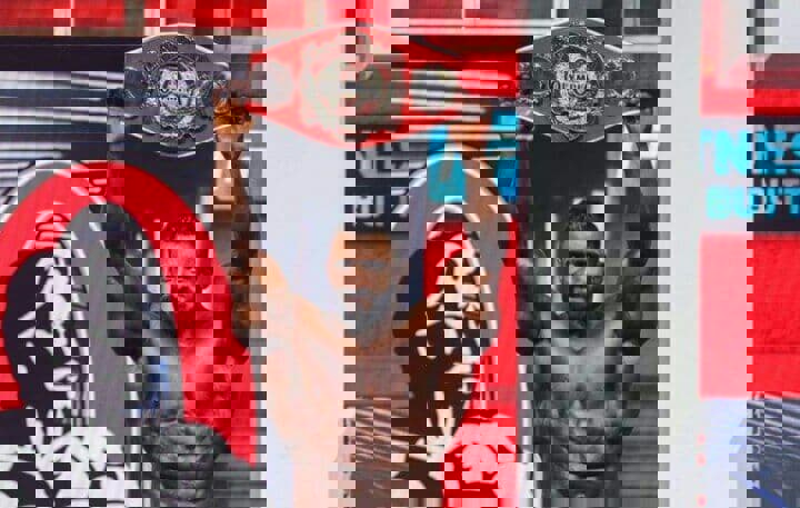 1652566