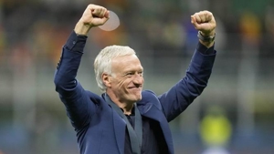 دشان: بنزما بازیکن سال 2015 نیست