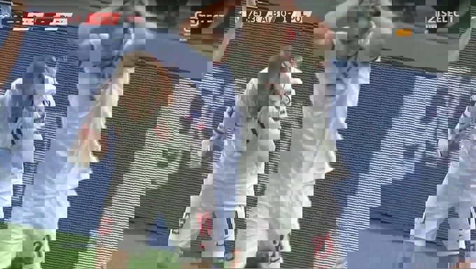 1653617