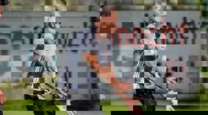 عزم جدی سرمربی هلندی؛ امارات را دستکم نگیرید 