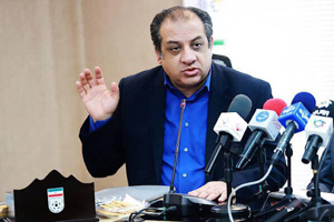 سهیل مهدی با موتورسیکلت در باشگاه استقلال!