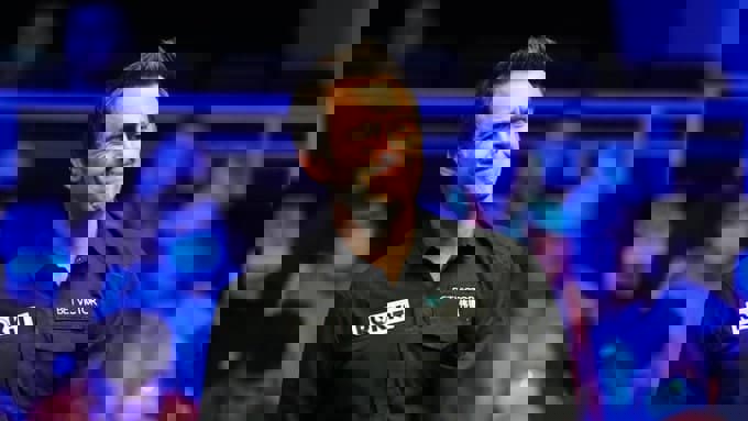 1658043