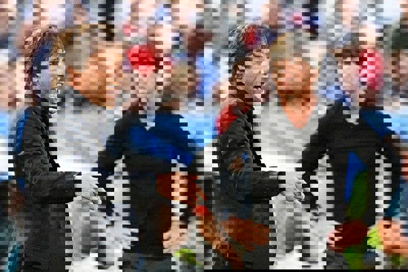 1658737