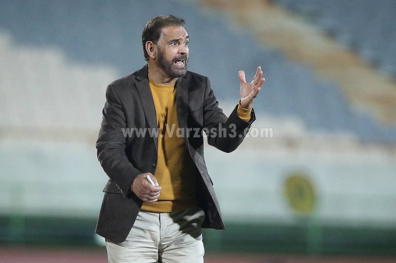 کریمی هم‌چنان حیرت‌انگیز صحبت می‌کند