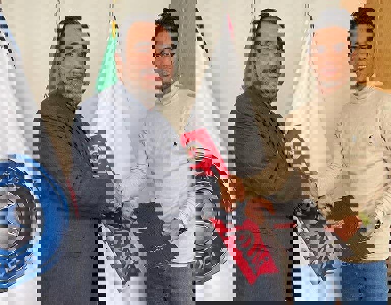 1661040