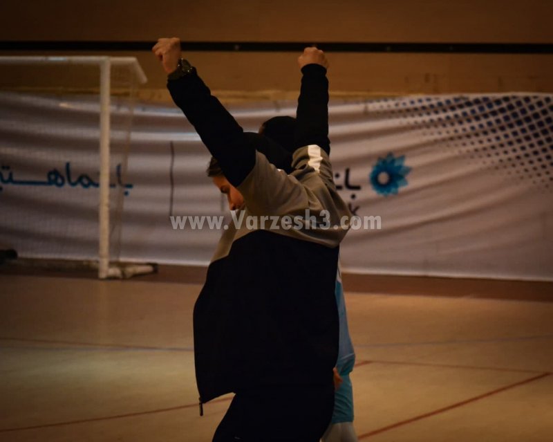 شادی سیمئونه‌وار بعد از برد حیثیتی (عکس)