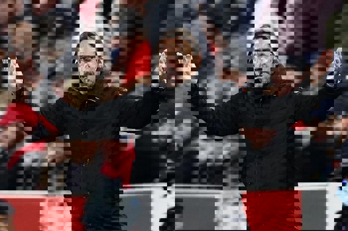 1661853