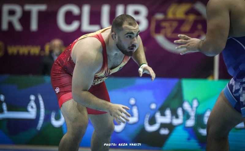 آقای استیوسون! حرفمان را روی تشک میزنیم!