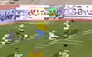  قبل از گل نفت خطا و اوت شد؟(عکس)