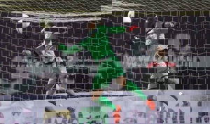 شلیک سهمگین و جاخالی رادوشویچ! (عکس)