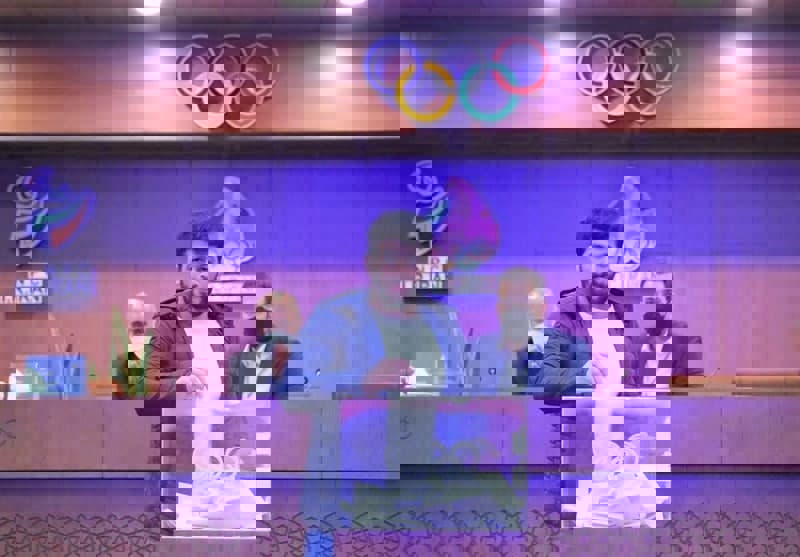 1668383