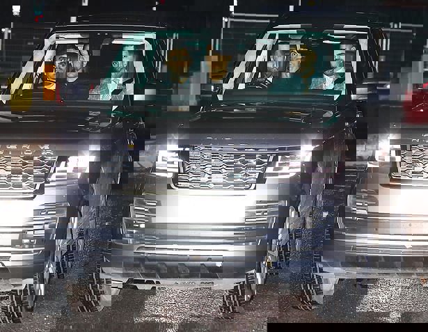 1668498